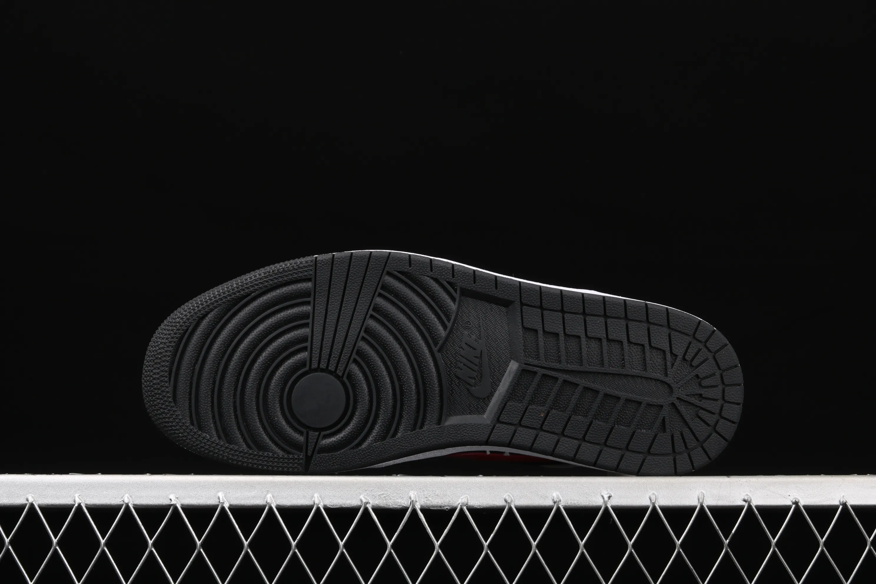 All categories Air Jordan Jordan series basketball shoes Air Jordan 1 Mid Air Jordan 1 Mid AJ1 Joe 1 black and white red hook Zhongbang basketball shoes 554724-075